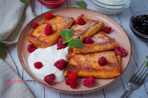 Lietiniai blynai su varške ir uogomis