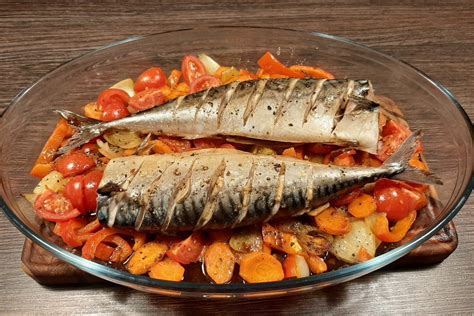 Skumbrė troškinama su daržovėmis