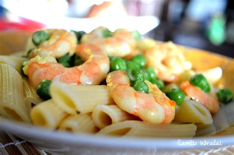 Makaronų patiekalas su krevetėmis ir žirneliais