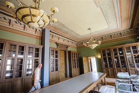 Valdovų rūmų restorano interjeras su svečiais