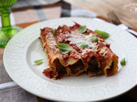 Įdaryti cannelloni makaronai su mėsa