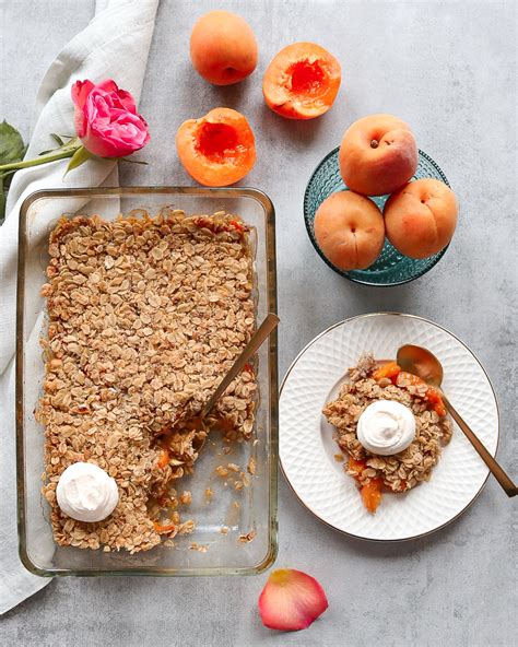 Avižinių dribsnių trupiniuotis su abrikosais