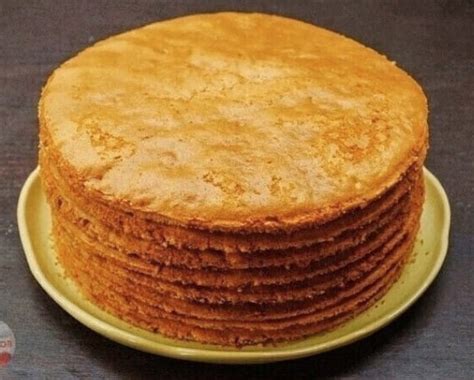 sudėti sluoksniai meduolių pyrago