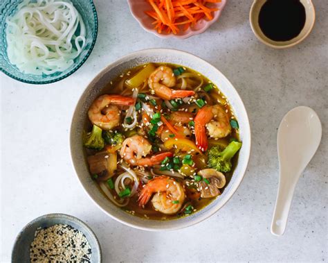 Azijietiškos sriubos ingredientai