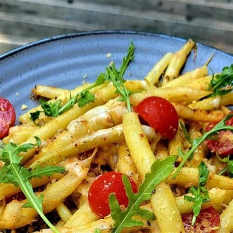 Šparaginės pupelės su česnaku ir sviestu