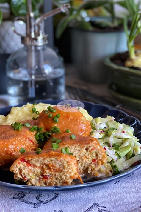 Kotletai su pomidorų padažu ir garnyru