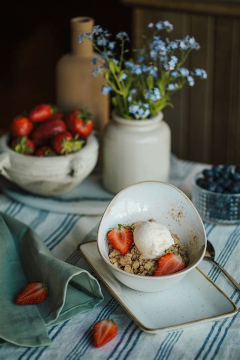 Paruoštas Šarlotkos pyragas su ledais