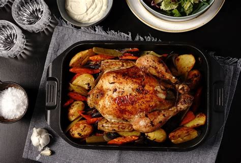 Viščiukas kepimo rankovėje su daržovėmis