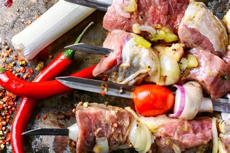 Žalių žvėrienos gabalėlių paruošimas marinavimui