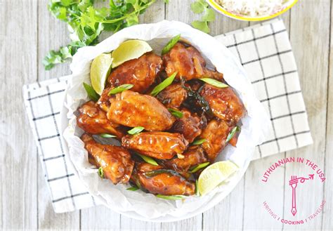 Vištienos sparnelių aptepimas padažu kepimo metu