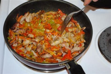 Kiaulienos nugarinė su daržovėmis