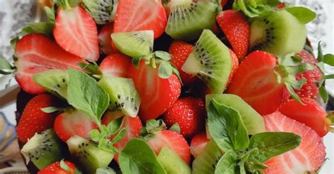 Nuotrauka su paruoštu sveiku šokoladiniu biskvitu.