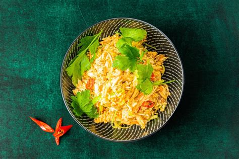 Azijietiški kepti ryžiai su vištiena