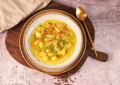 Šviežių kopūstų sriuba su pievagrybiais