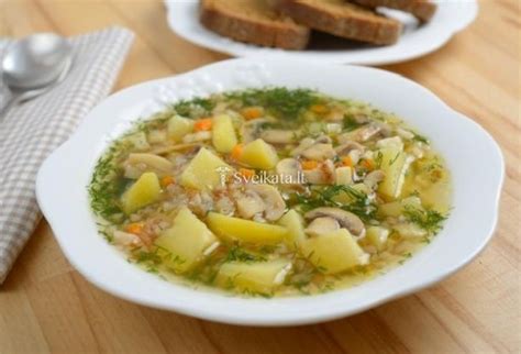 Vegetariška kopūstų sriuba su pievagrybiais ir grikiais