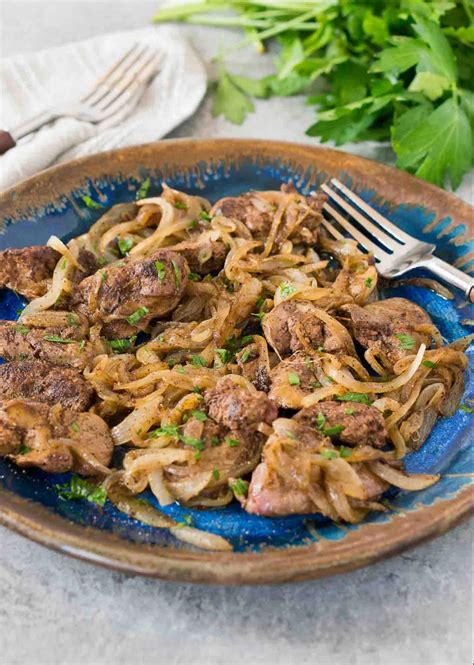 keptos vištienos kepenėlės su svogūnais