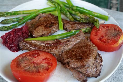 įvairūs patiekalai su kepenėlėmis