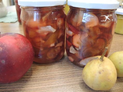 Ingredientai obuolių ir kriaušių uogienei