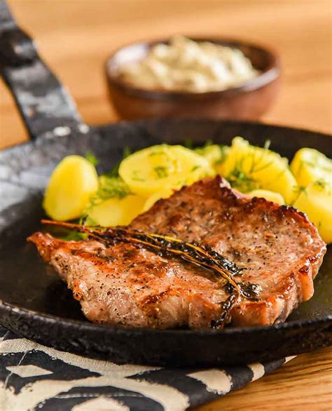 Kiaulienos sprandinės kepsniai su garstyčių padažu