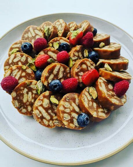 Karamelinis tinginys su bananais ir traškučiais