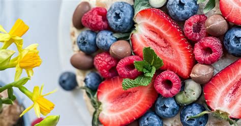 Sveikuoliškas tinginys su varške ir uogomis