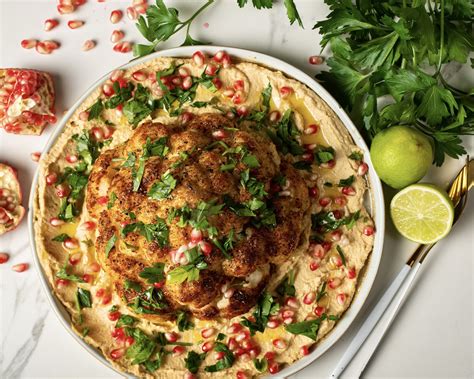 Žiedinis kopūstas su prieskoniais ant kepimo skardos