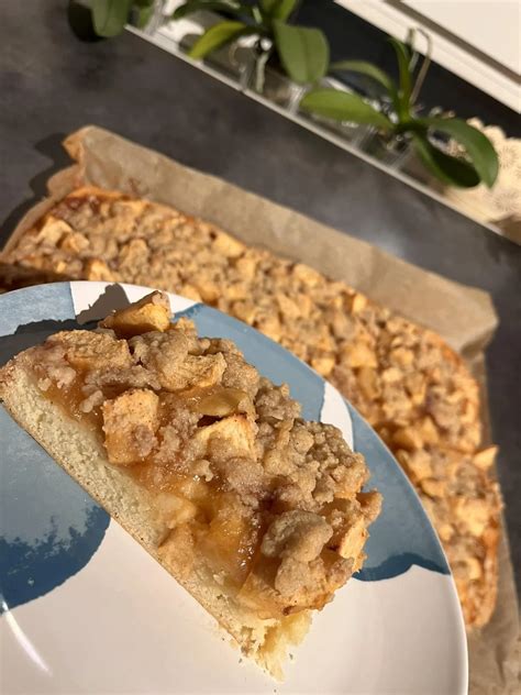 Pyragas su obuoliais ir migdolais