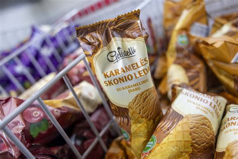 Įvairių skonių ledų desertai