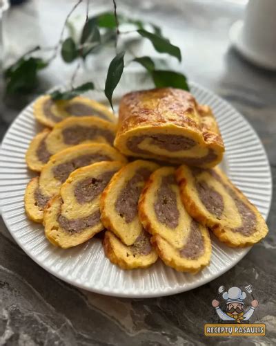 faršo vyniotinis su žalumynais