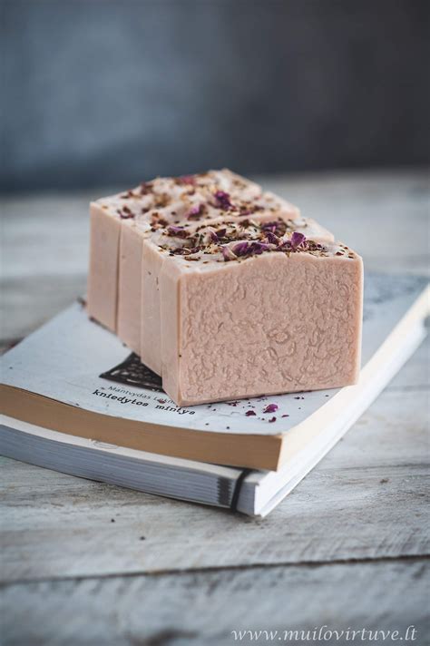 Indeliai su įvairiais aliejais (ricinos, kokosų, alyvuogių, migdolų)