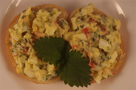 Įvairūs sumuštiniai su kiaušiniais