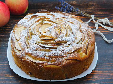 Obuolių pyrago kepimo procesas