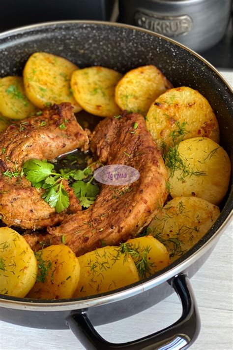 Kiaulienos išpjova su daržovėmis garuose