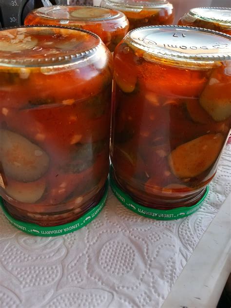 stiklainiai su naminiu pomidorų padažu