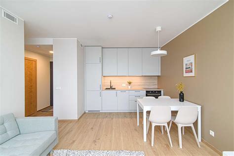 Įvairūs apdailos variantai citrininiam pyragui