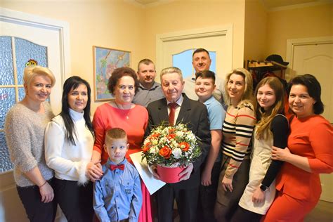 šeima kartu gamina picą