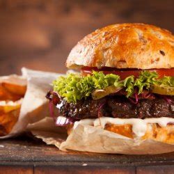 Grilyje kepti mėsainiai