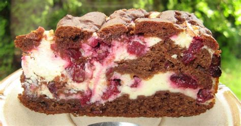 šokoladinis varškės pyragas su vyšniomis