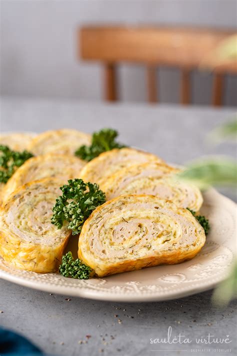 Kiaušinių plakinys su prieskoniais ir mėsa