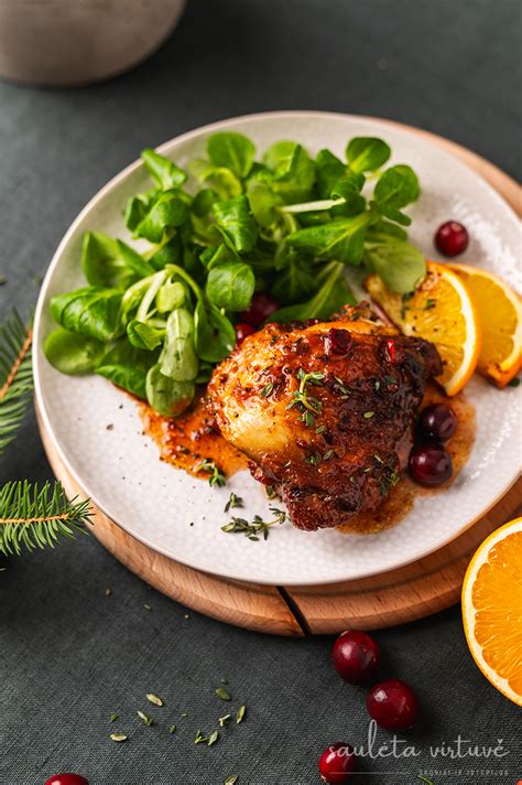 Vištienos šlaunelės su apelsinais ir spanguolėmis