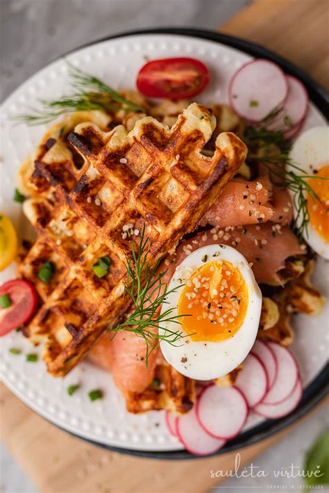 Pikantiški varškės ir žalumynų vafliai