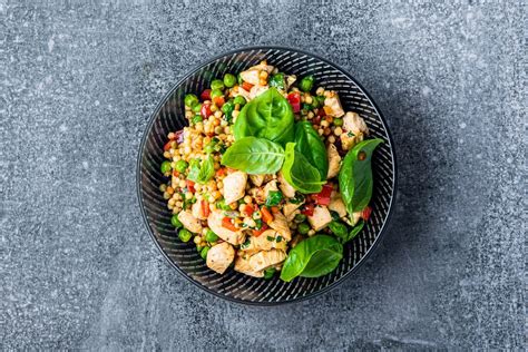 Subalansuoti pietūs su vištiena ir daržovėmis