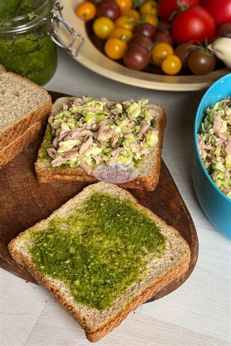 Įvairūs karštų sumuštinių ingredientai