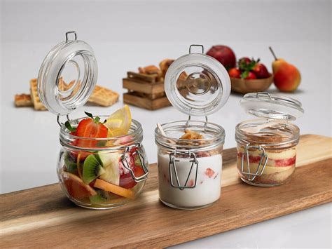 Stiklainiai su marinuotais ridikėliais