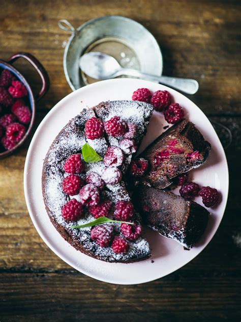 Pyragas su avietėmis ir šokoladu pagal Nidos Degutienės receptą
