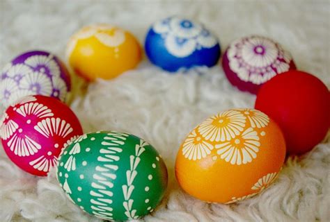 Kiaušinių marginimas akriliniais dažais