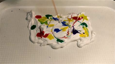 Kiaušinių marginimas skutimosi putomis