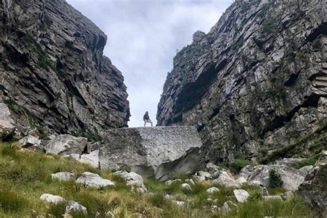Žmonės kopia Stalo kalną Platteklip Gorge