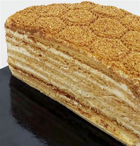 medaus torto lakštai ir kremas