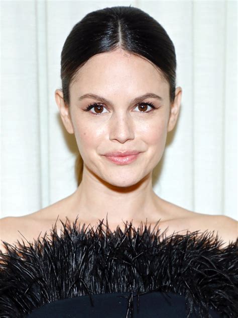 Rachel Bilson kaip Zoja Hart